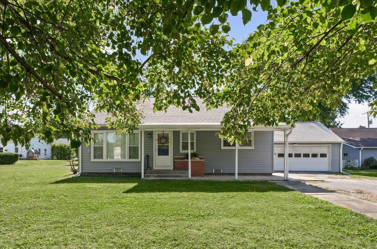 205 E Jefferson St., Philo, IL 61864