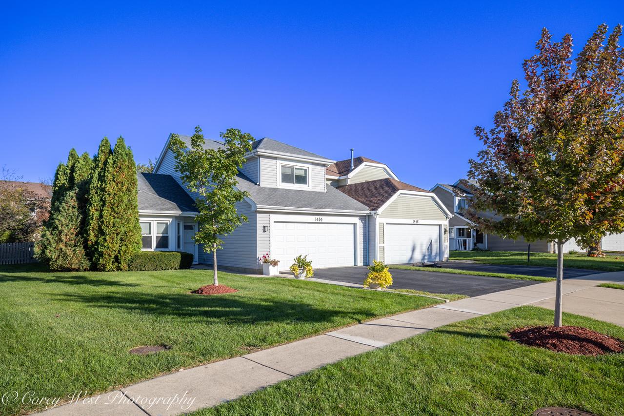 1452 S Pembroke Dr., South Elgin, IL 60177