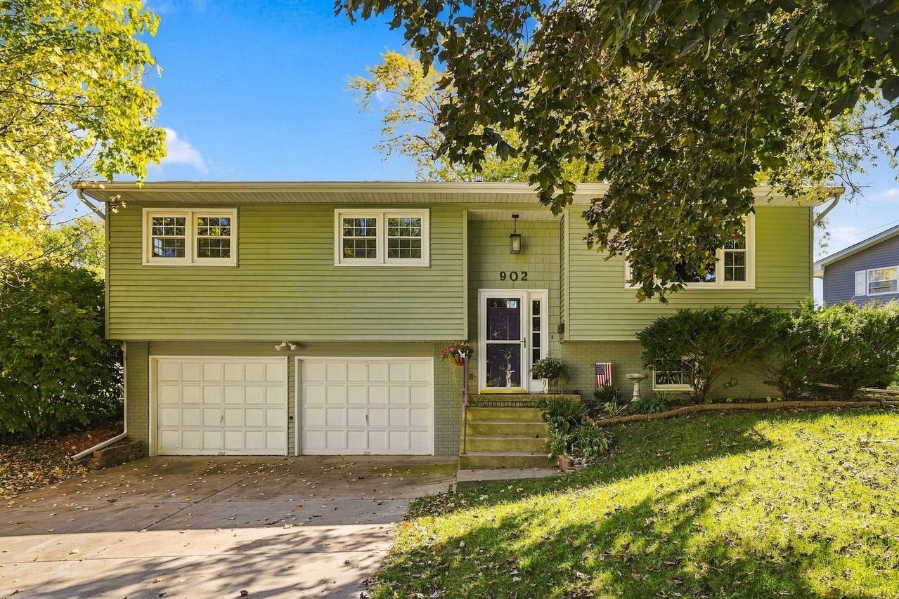 902 25th Ave., East Moline, IL 61244