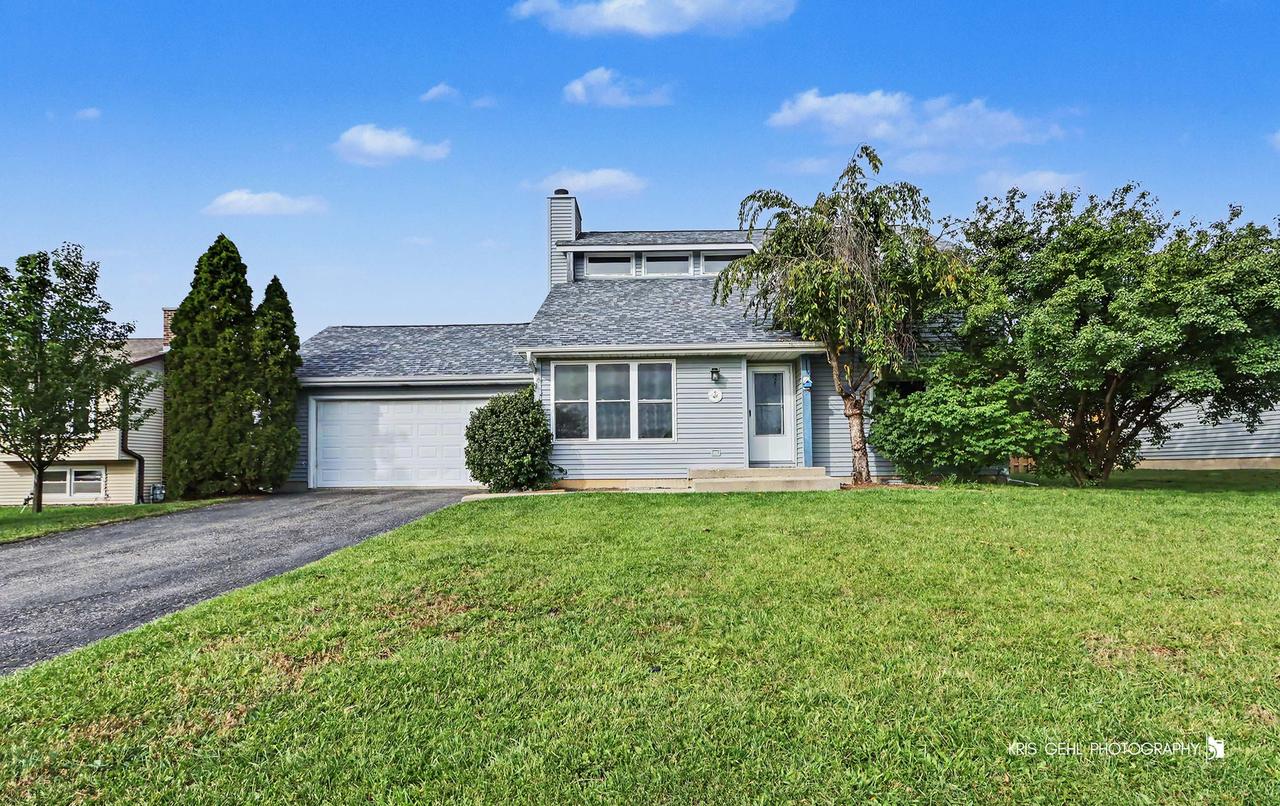 738 Monroe Dr., Lindenhurst, IL 60046