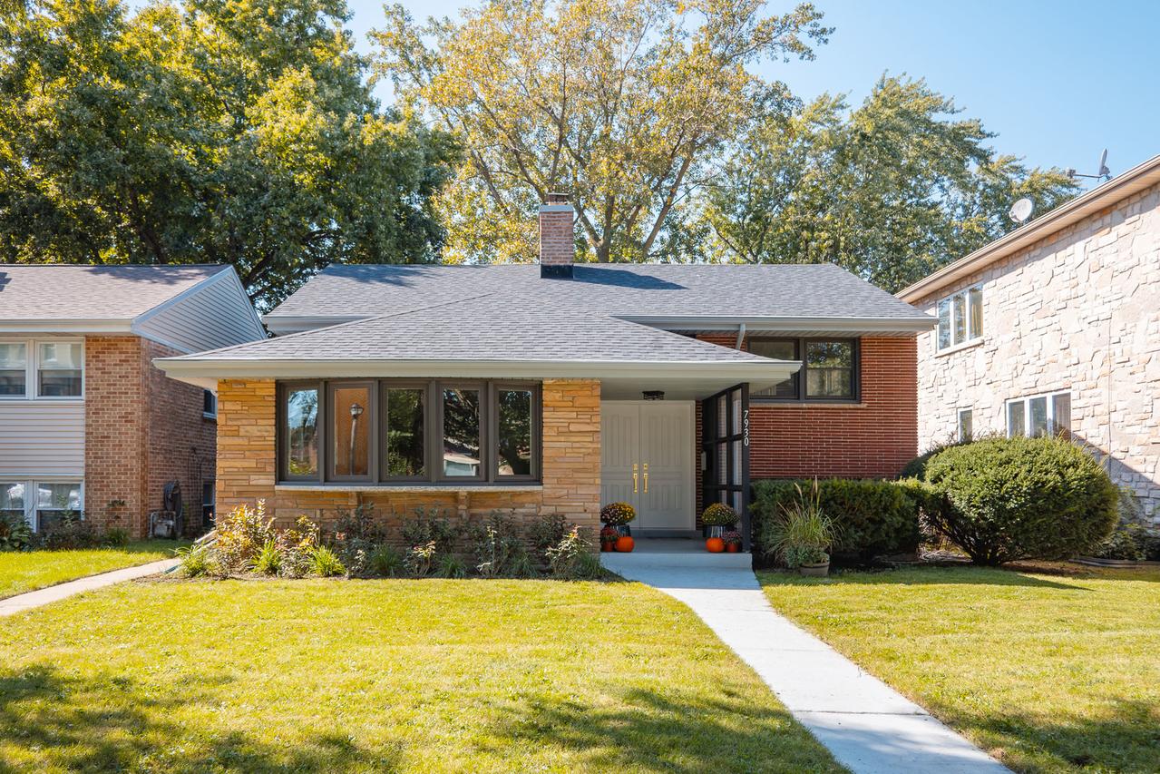 7930 N Kenneth Ave., Skokie, IL 60076