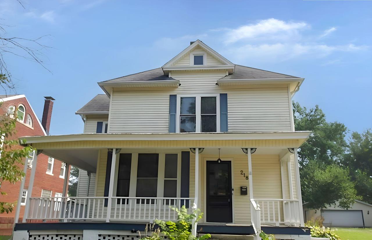 218 E Washington St., Paris, IL 61944
