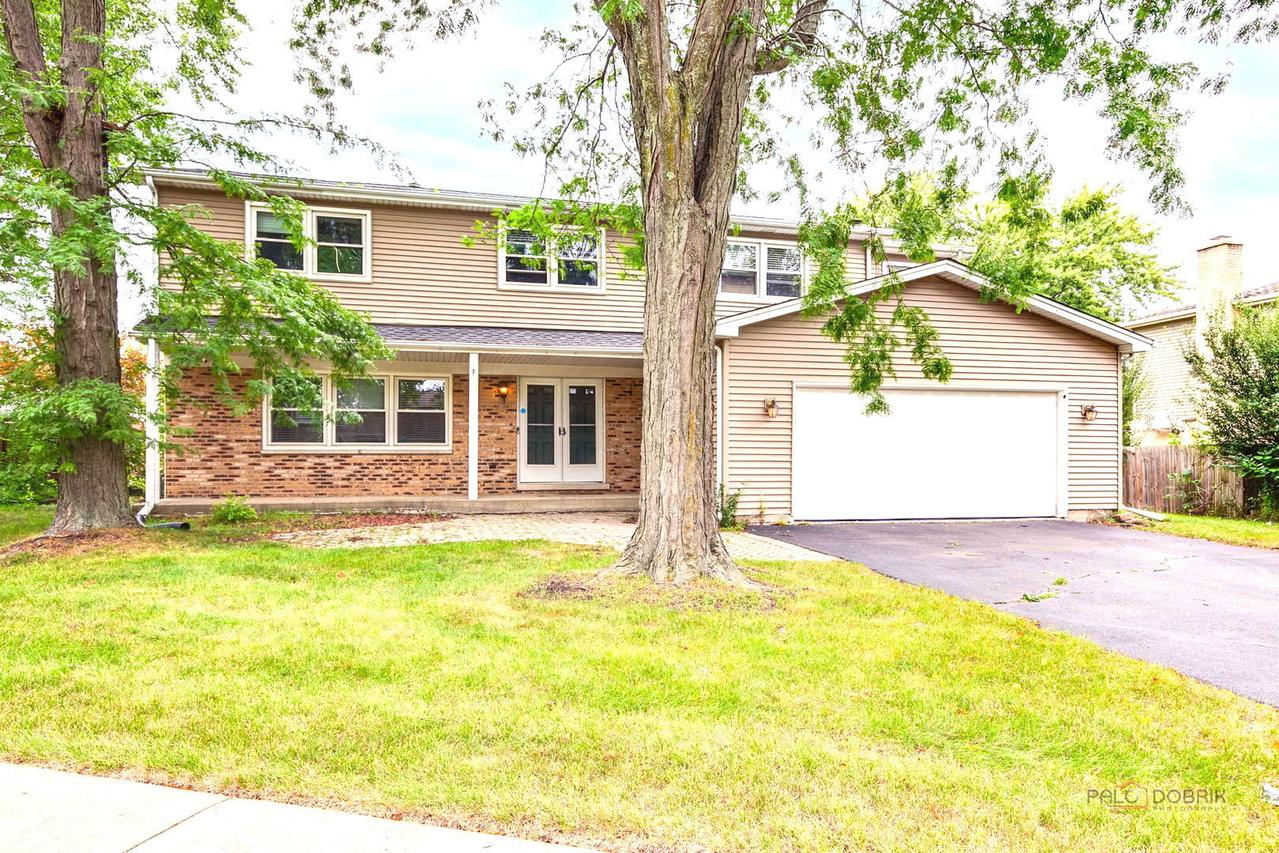 562 Applegate Ln., Lake Zurich, IL 60047