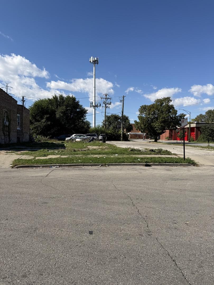 6700 S Eberhart Ave., Chicago, IL 60637
