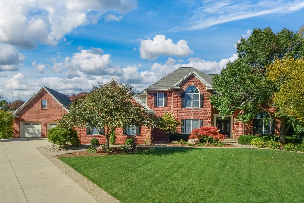 2 Windsong Way, Bloomington, IL 61704
