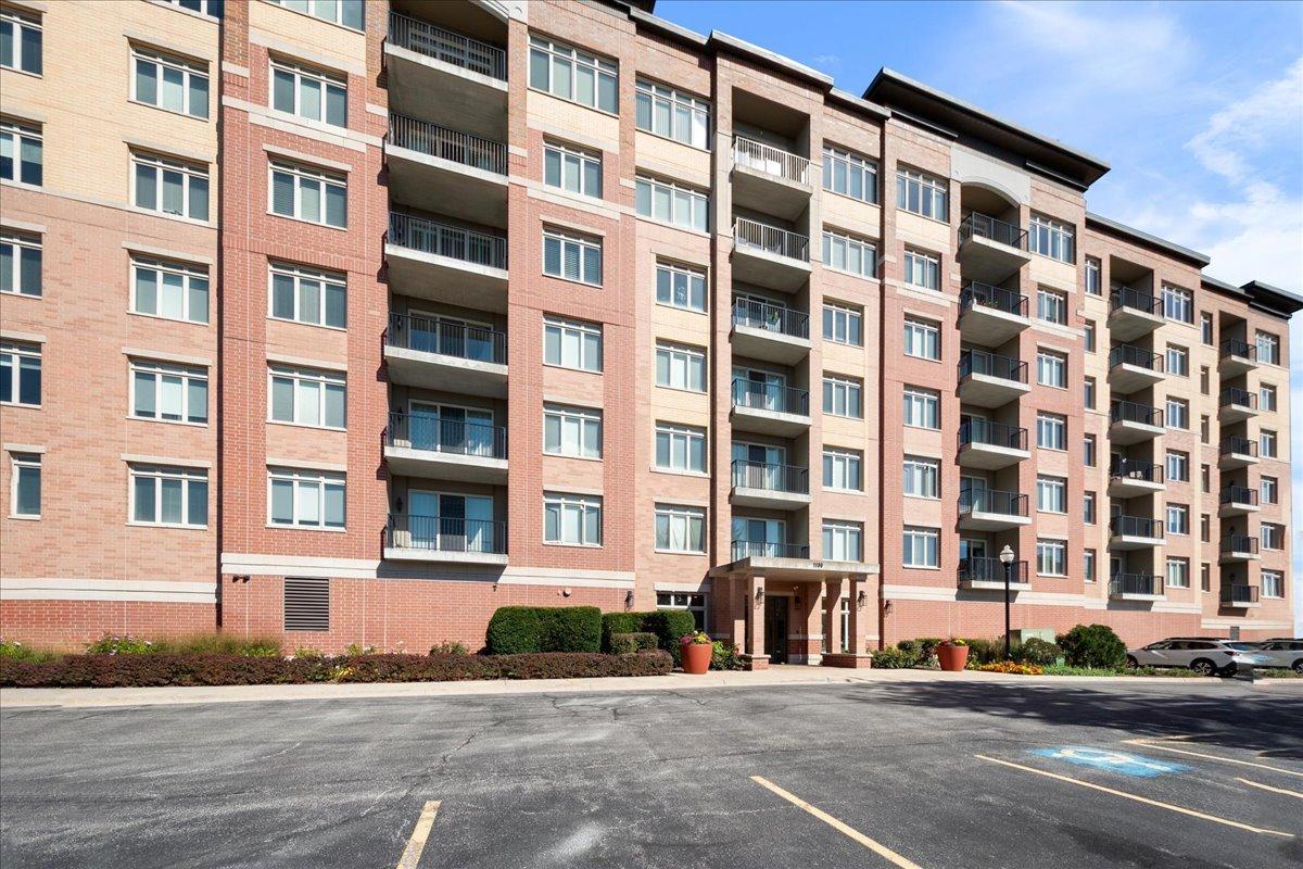 1199 E Port Clinton Rd. #710, Vernon Hills, IL 60061