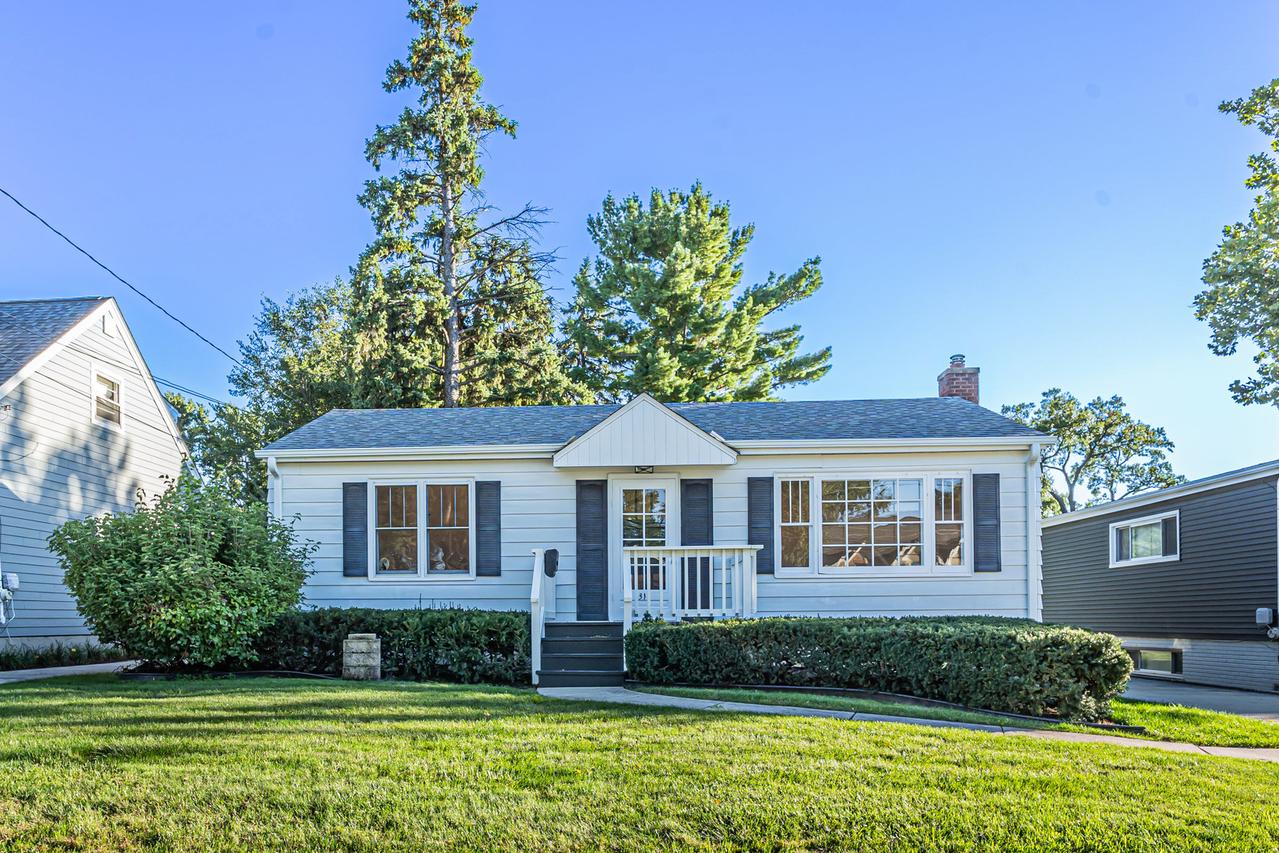 311 Elm St., Glen Ellyn, IL 60137
