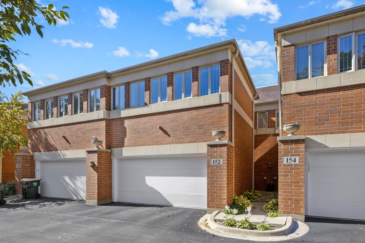 152 Finstad Dr., Libertyville, IL 60048