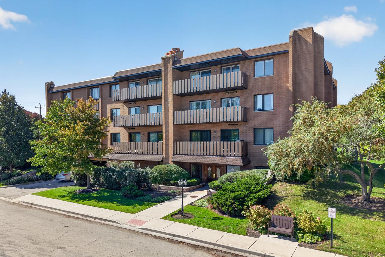 1795 Lake Cook Rd. #211, Highland Park, IL 60035