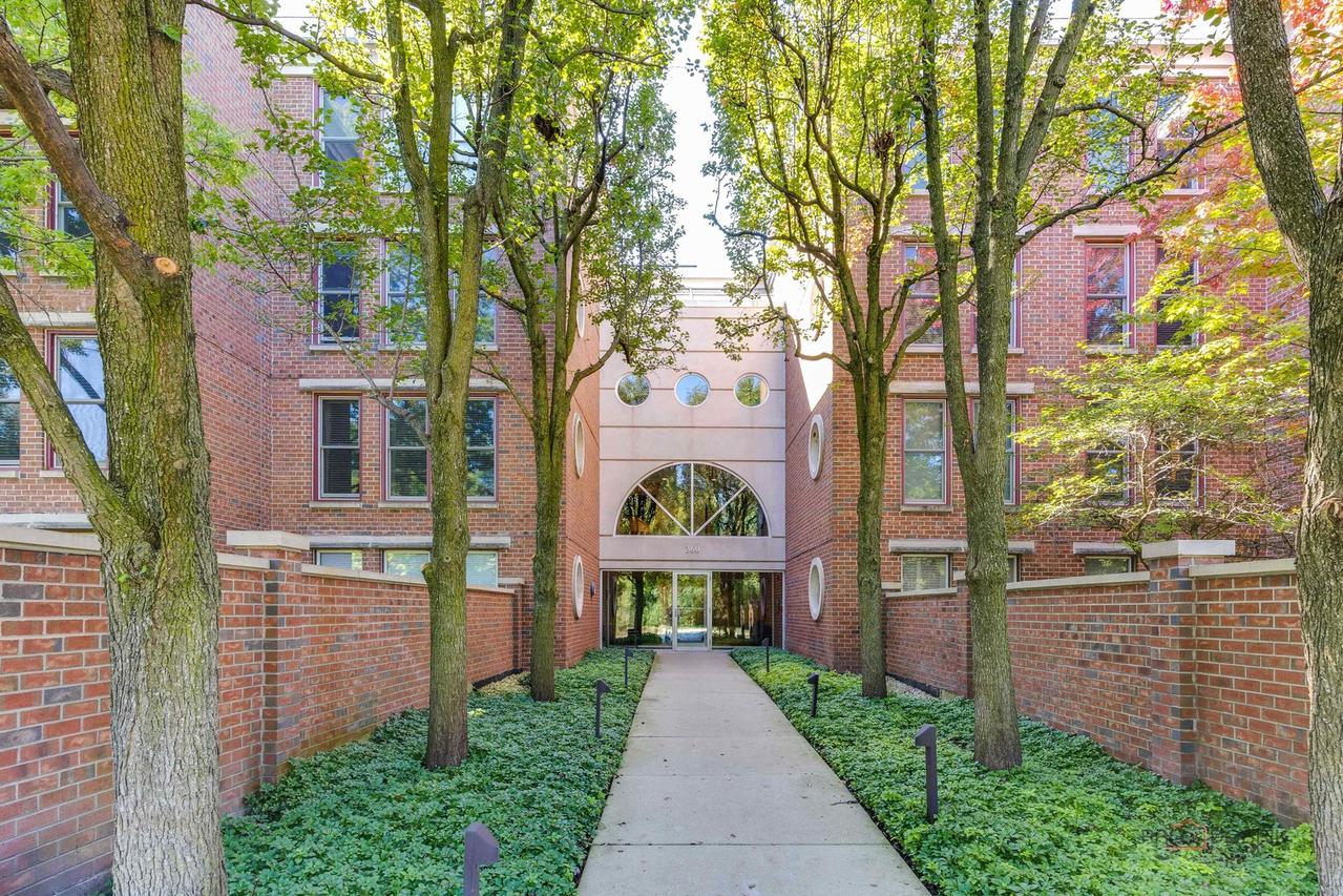 360 Green Bay Rd. #1D, Winnetka, IL 60093