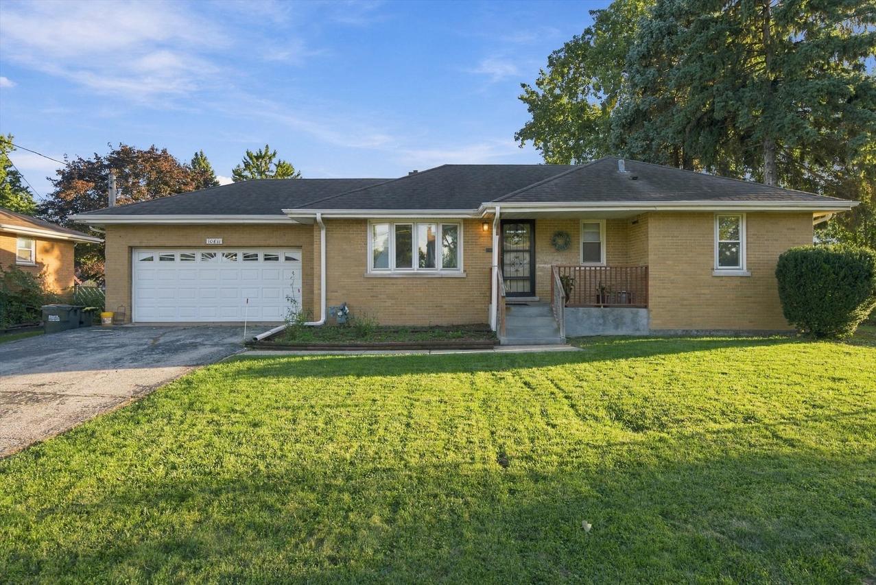 10811 Wrightwood Ave., Melrose Park, IL 60164