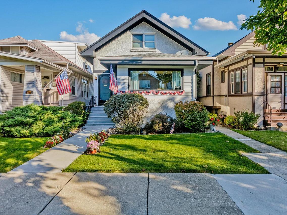5210 W Dakin St., Chicago, IL 60641