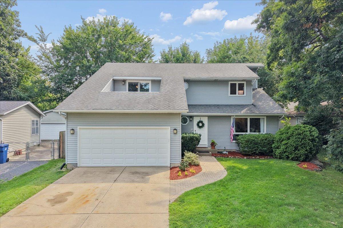 33202 N Woodland Ter., Grayslake, IL 60030