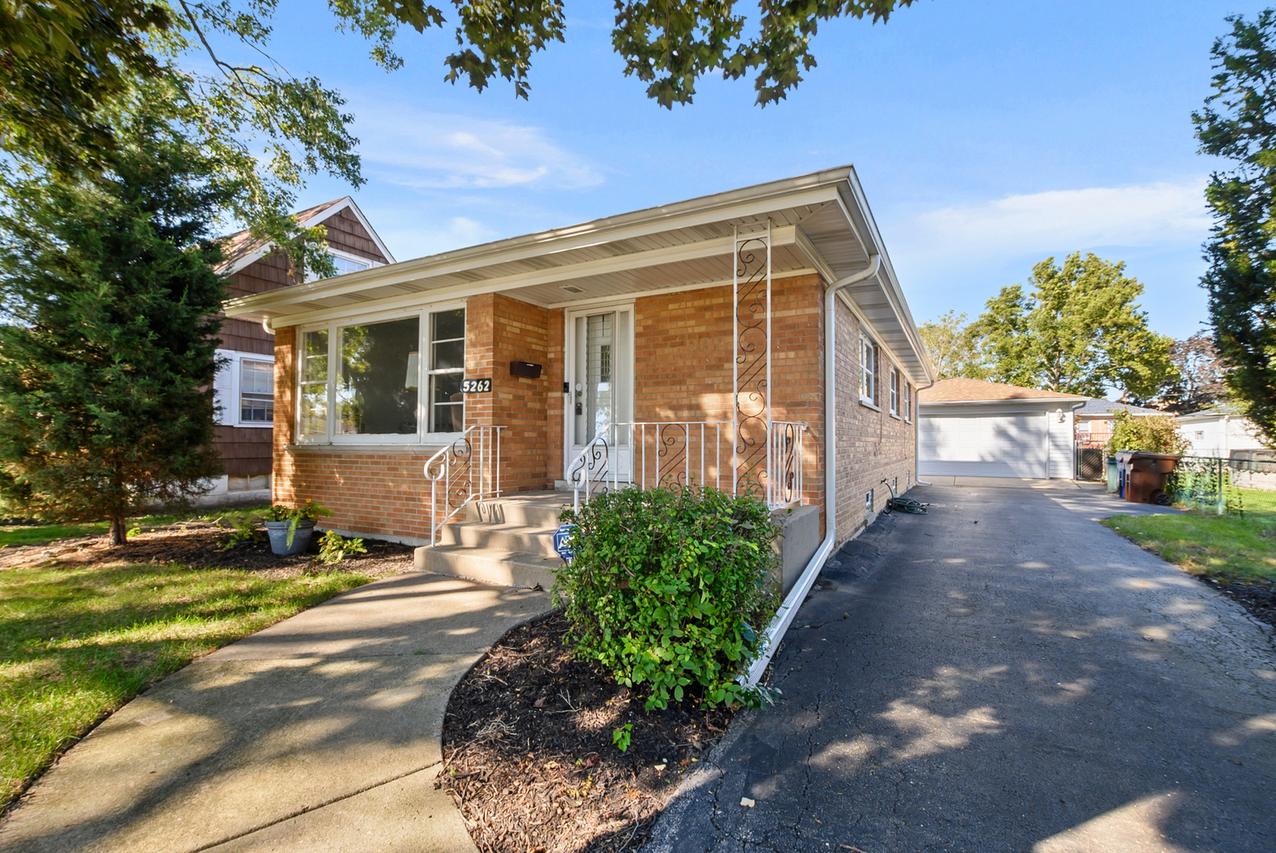 5262 Alexander Pl., Oak Lawn, IL 60453