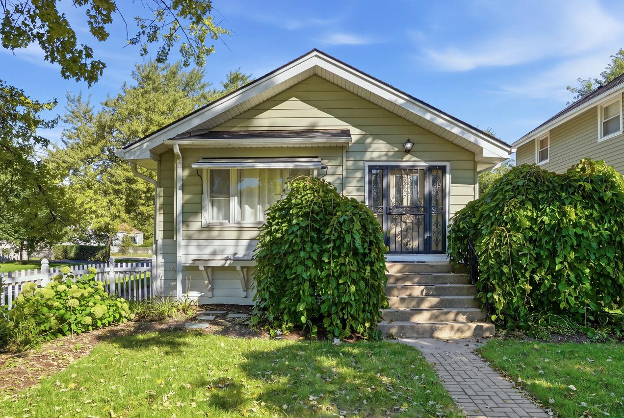 1024 Highland Ave., Waukegan, IL 60085