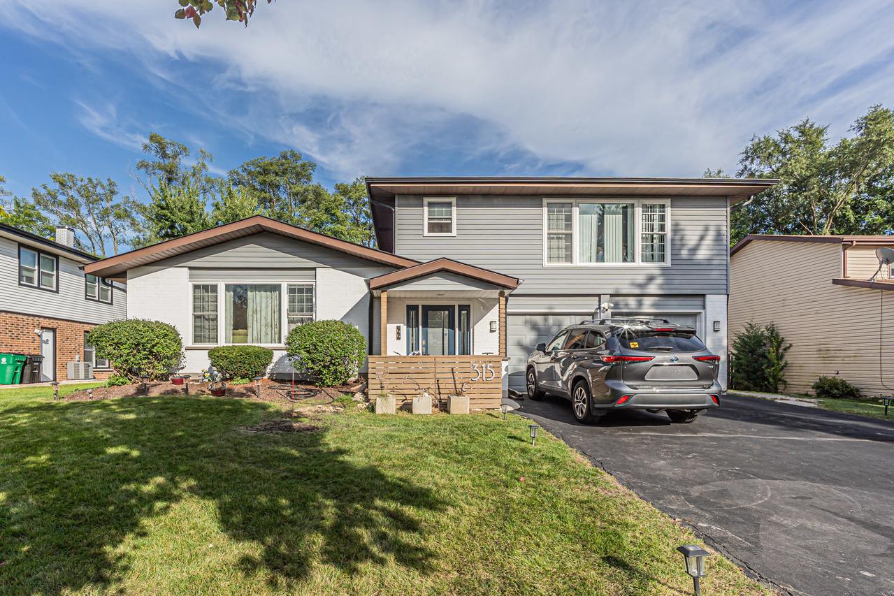 315 Morningside Dr., Bloomingdale, IL 60108