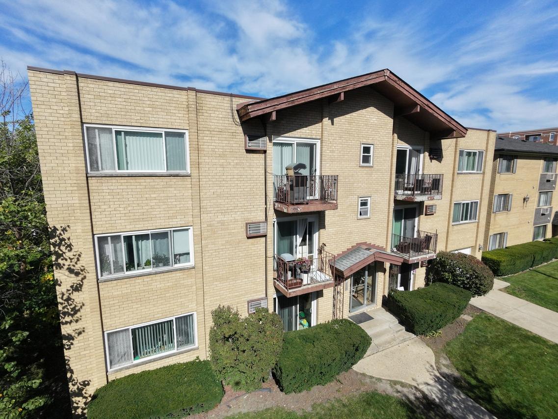 1354 E Washington St. #102, Des Plaines, IL 60016