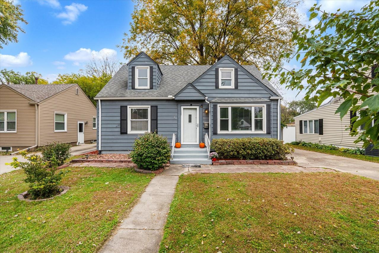 41 Blackhawk Hills Dr., Rock Island, IL 61201