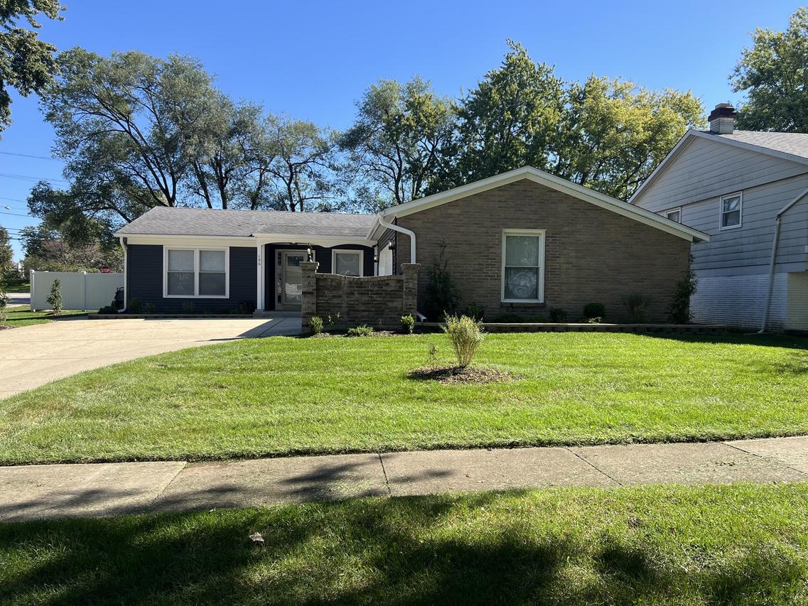 196 Green Ct., Streamwood, IL 60107