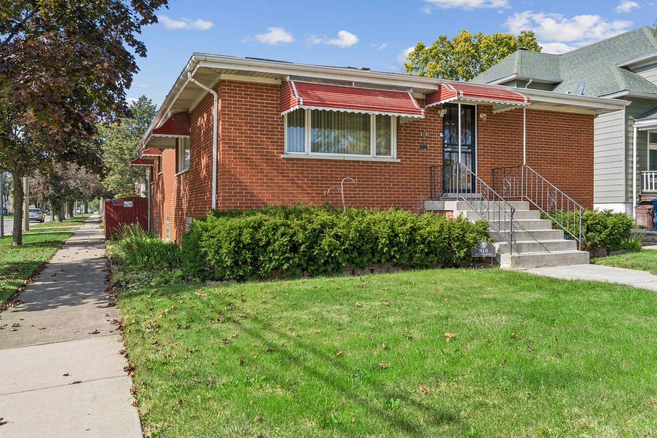 818 S 2nd Ave., Maywood, IL 60153