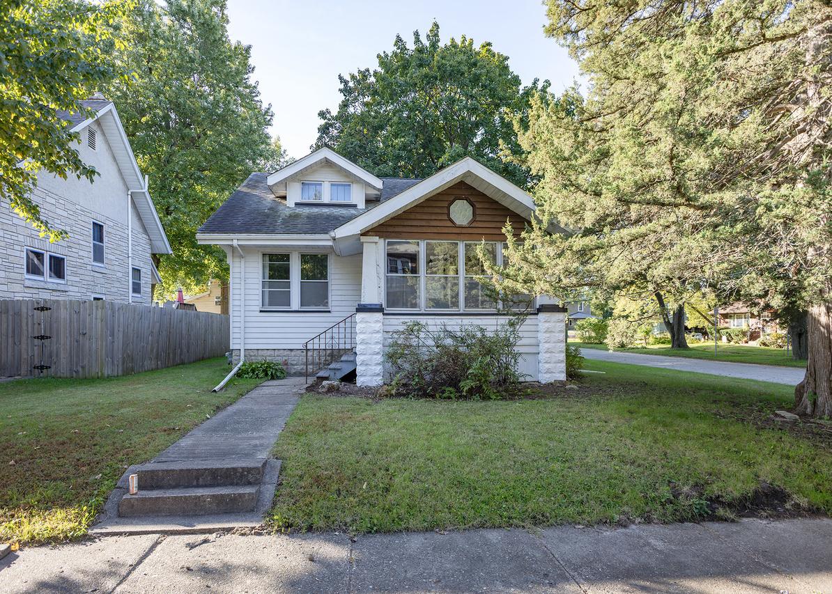 1402 28th Ave., Moline, IL 61265