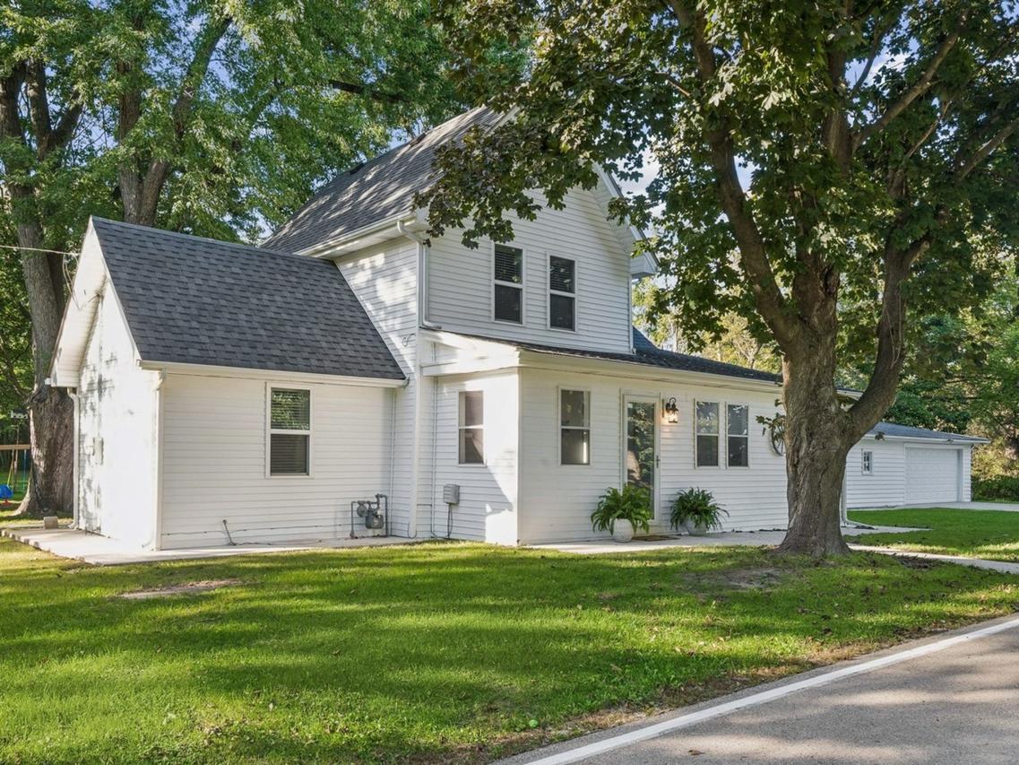 3S530 Finley Rd., Sugar Grove, IL 60554