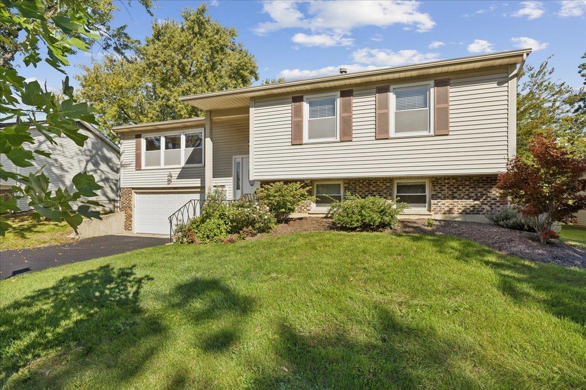 990 Brush Hill Ln., Lake Zurich, IL 60047