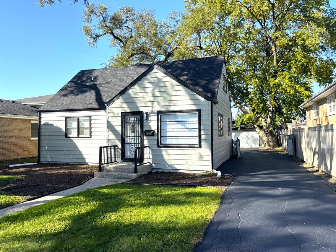 8204 Austin Ave., Burbank, IL 60459