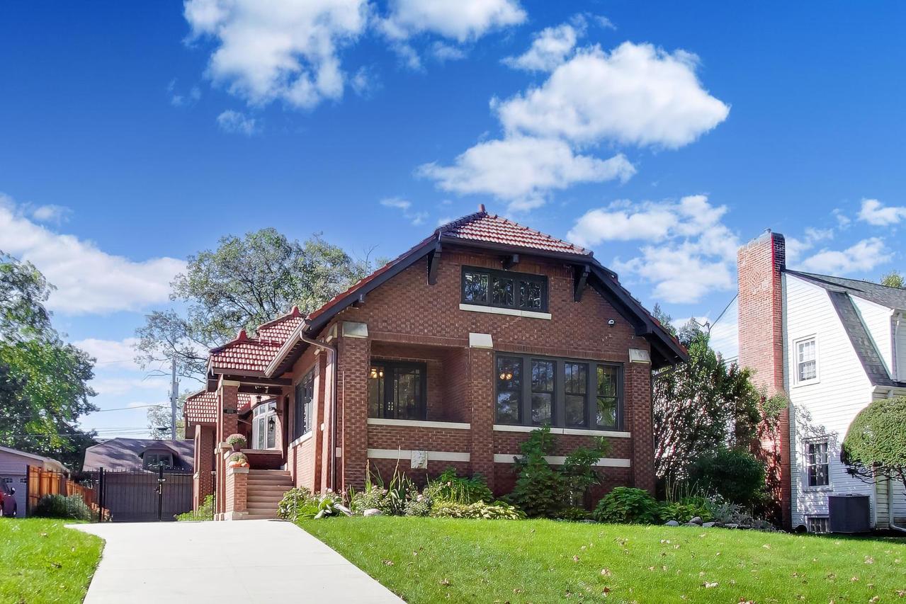 10516 S Seeley Ave., Chicago, IL 60643