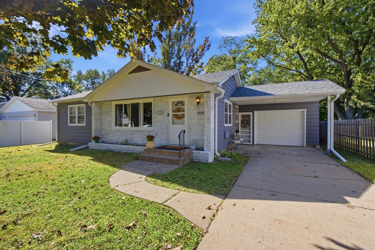 1907 4th Street A, East Moline, IL 61244