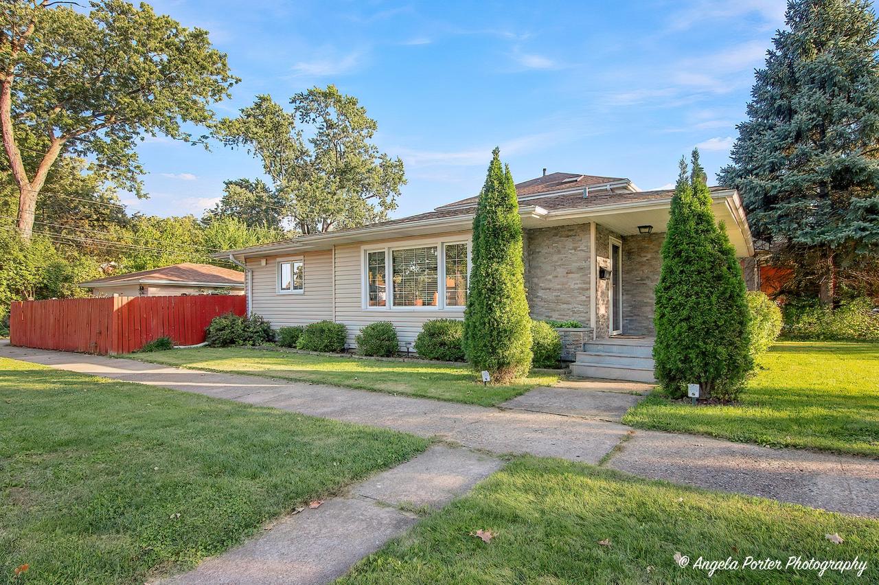 643 Sylviawood Ave., Park Ridge, IL 60068