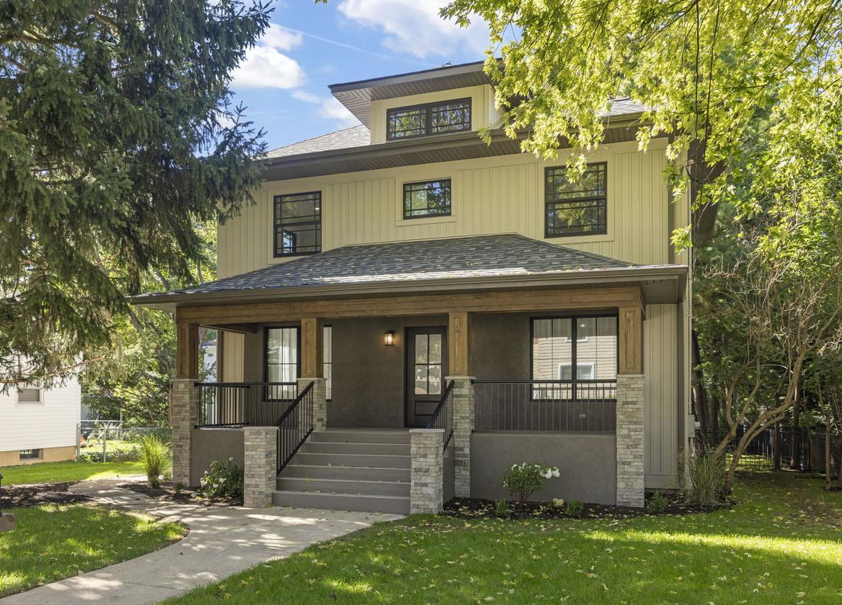 122 N Oakwood Ave., West Chicago, IL 60185