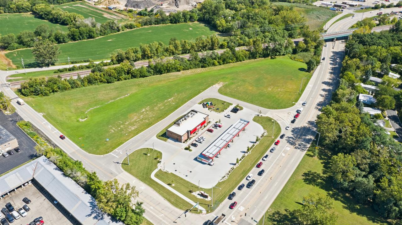 4220 Northwest Hwy., Crystal Lake, IL 60014