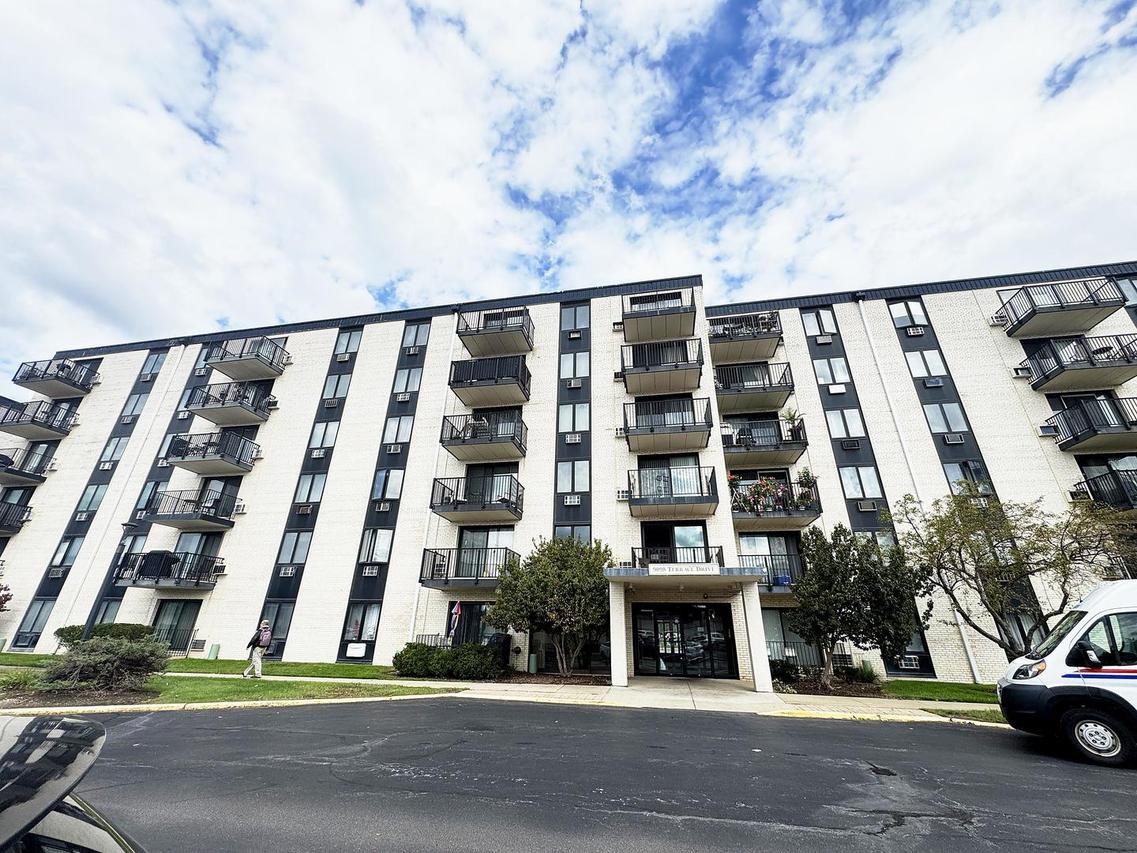 9098 W Terrace Dr. #4-K, Niles, IL 60714