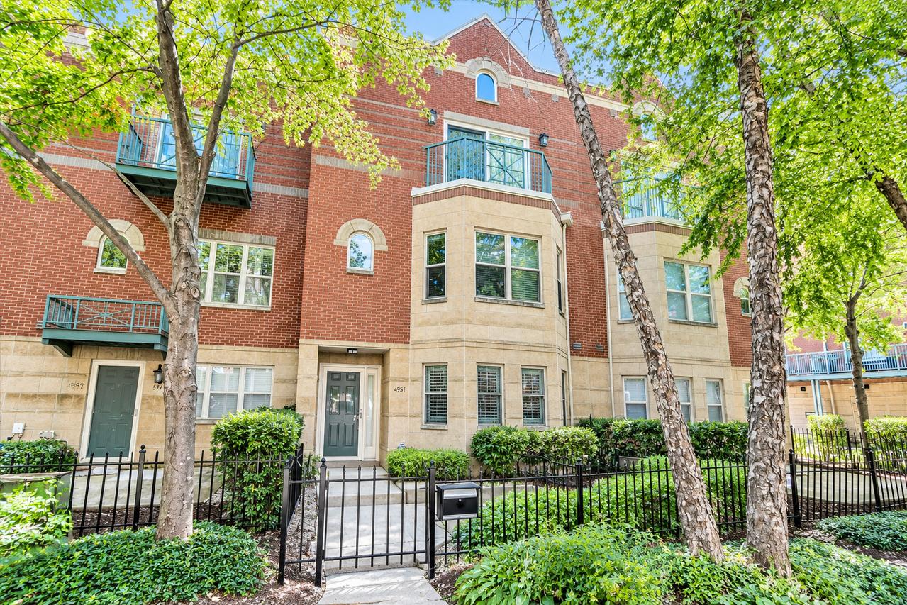 4530 S Woodlawn Ave. #305, Chicago, IL 60653