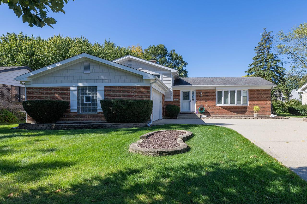 2612 N Waterman Ave., Arlington Heights, IL 60004