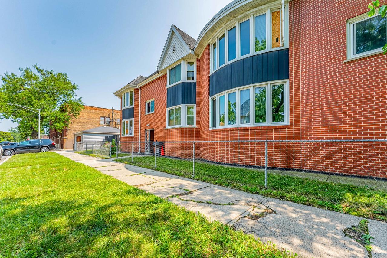6401 S Albany Ave., Chicago, IL 60629