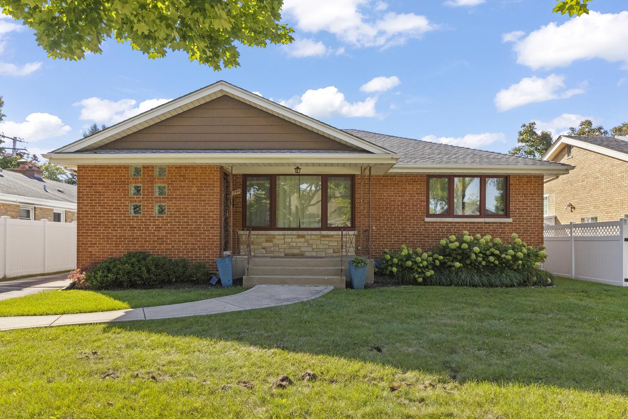 1944 Stratford Ave., Westchester, IL 60154