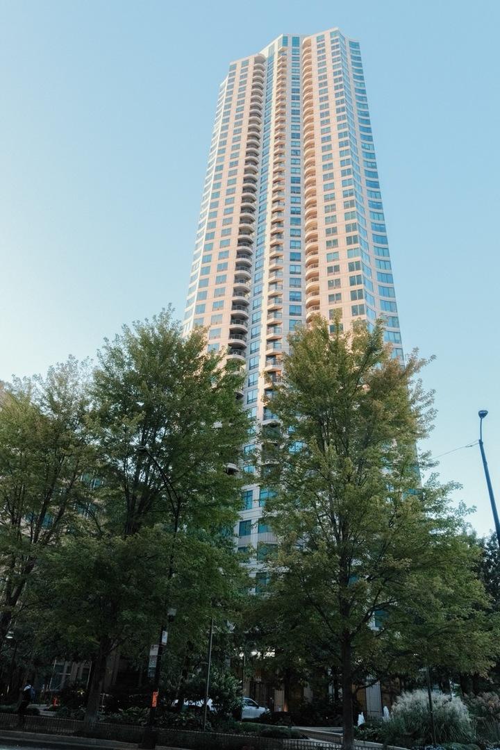 400 N Lasalle Blvd. #1401, Chicago, IL 60654