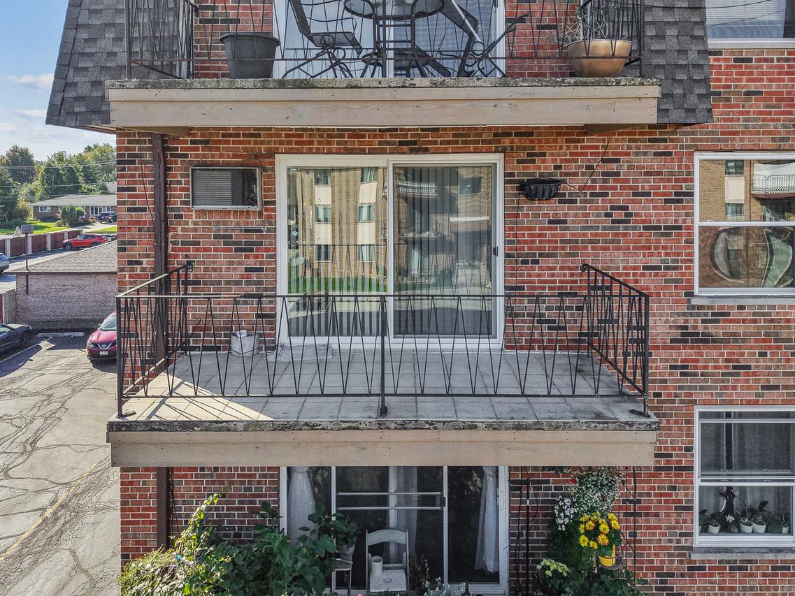 9143 S Roberts Rd. #21, Hickory Hills, IL 60457