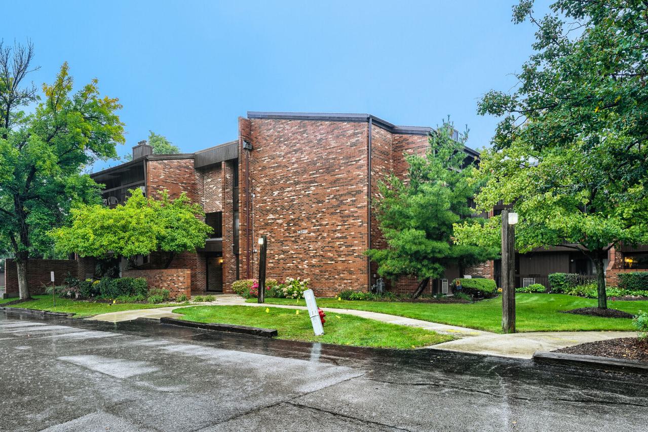 14509 Sussex Ct. #PH3, Oak Forest, IL 60452