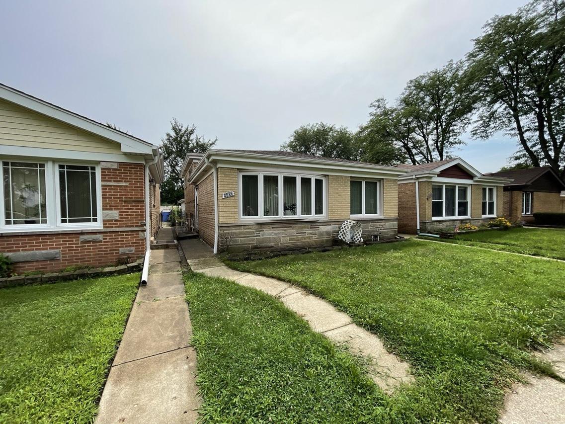 4253 W Devon Ave., Chicago, IL 60646