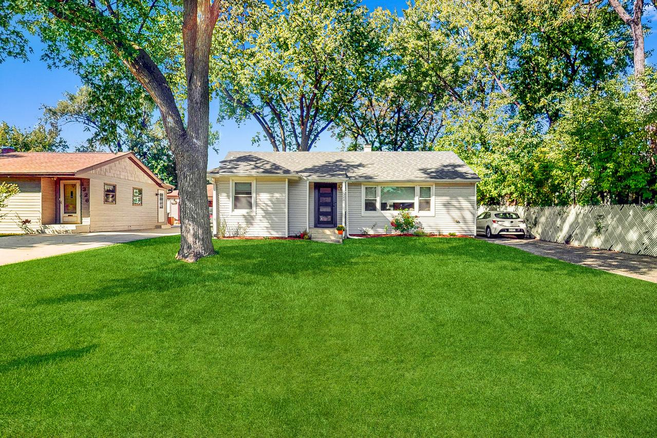1324 Hamilton Ave., Elmhurst, IL 60126
