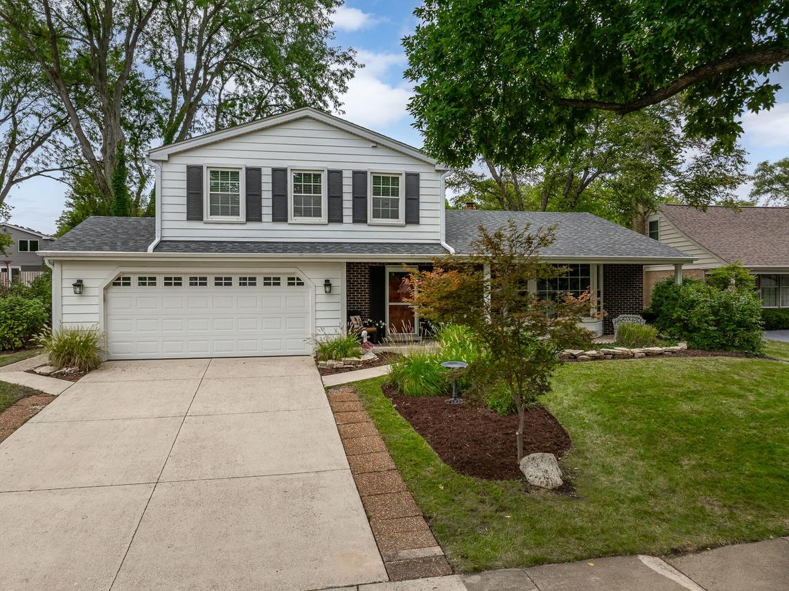 601 Menominee Ln., Naperville, IL 60563