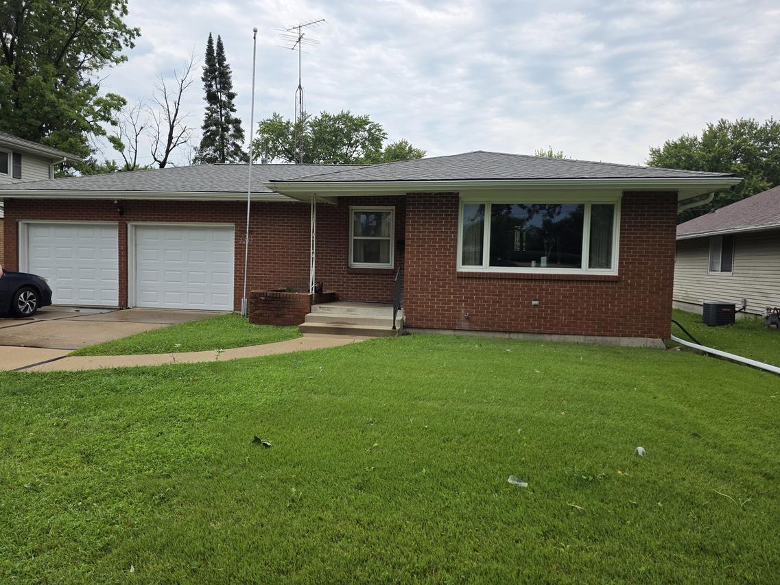 2207 16th Ave., Sterling, IL 61081