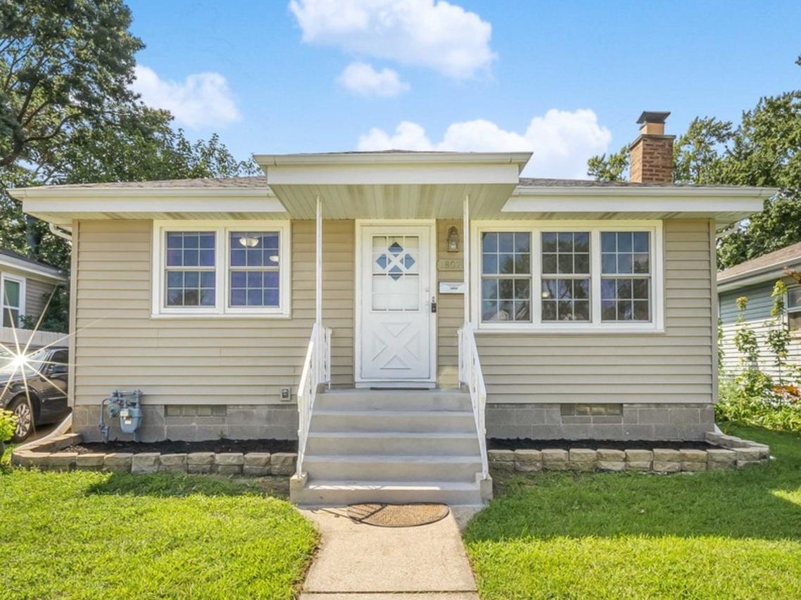 18026 Oakley Ave., Lansing, IL 60438