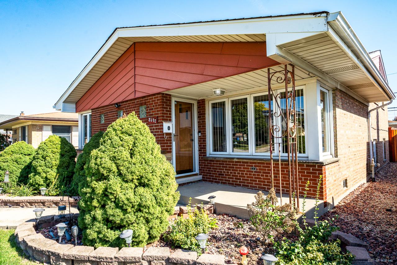 8607 S Tripp Ave., Chicago, IL 60652