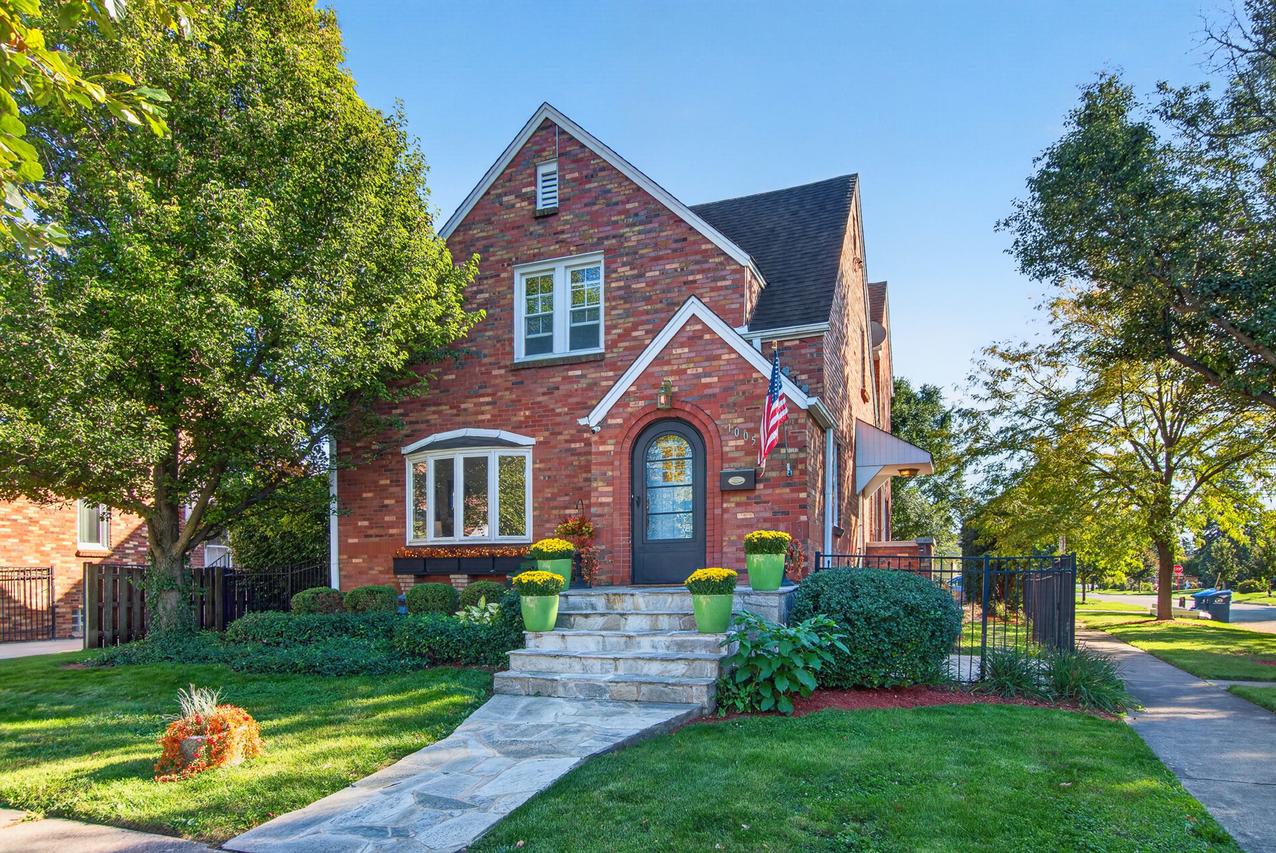 1005 Woodlawn Ave., Des Plaines, IL 60016