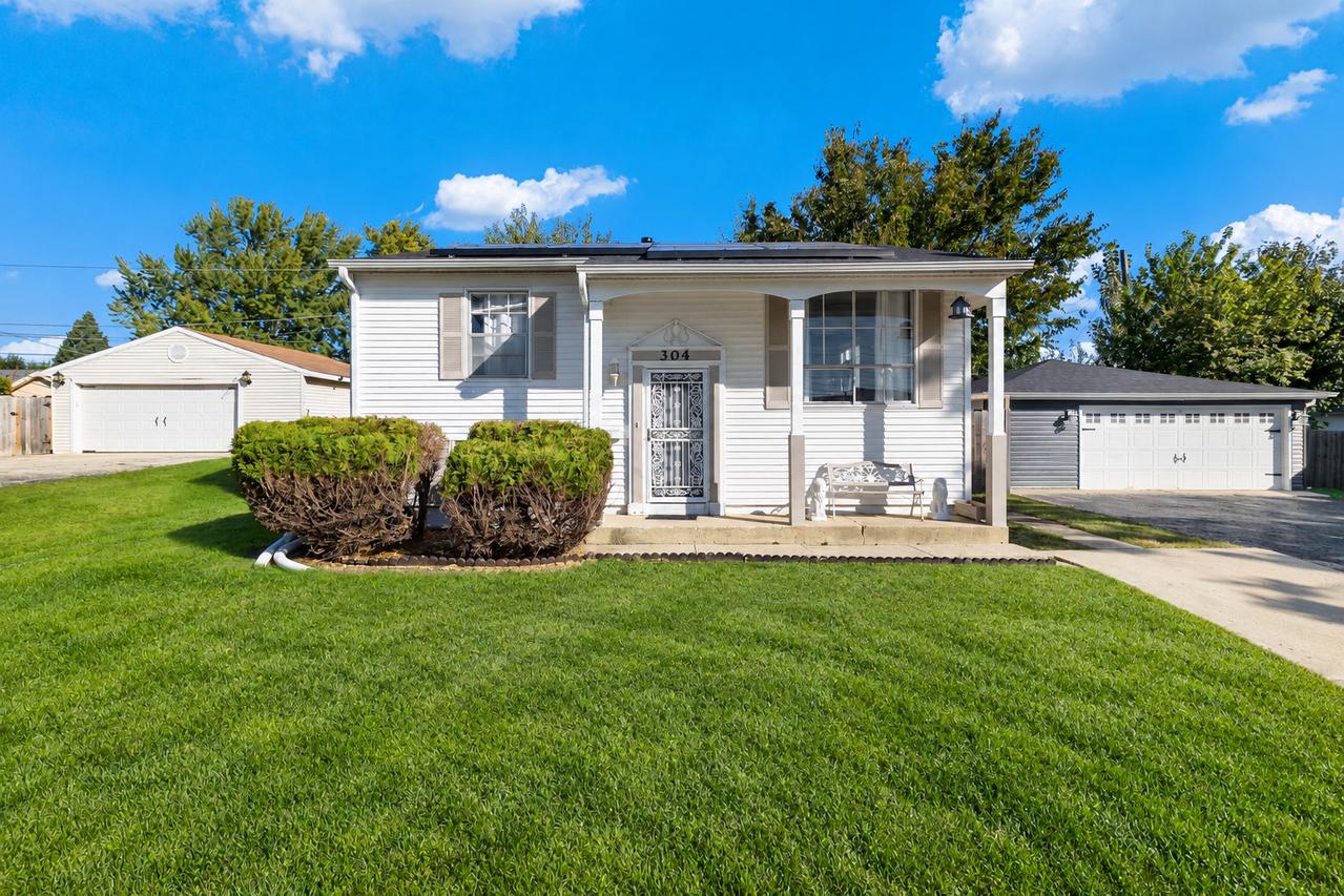 304 Hamrick Ave., Romeoville, IL 60446