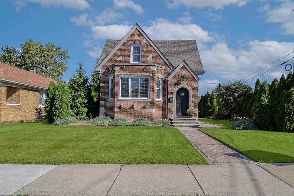 713 Mccarthy Rd., Lemont, IL 60439